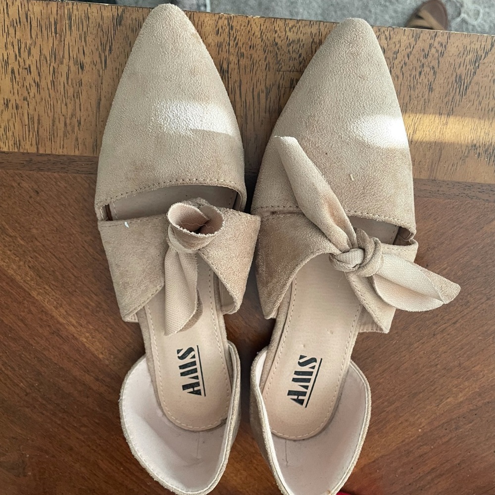 Tan flats